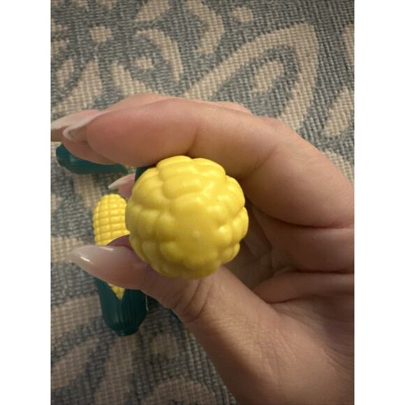 Corn on Cob Corn Holders Skewers 8 Interlocking Set of Four Yellow Green - Picture 6 of 8